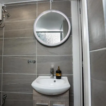 Ellmar - New & Modern In The Center Apartment *